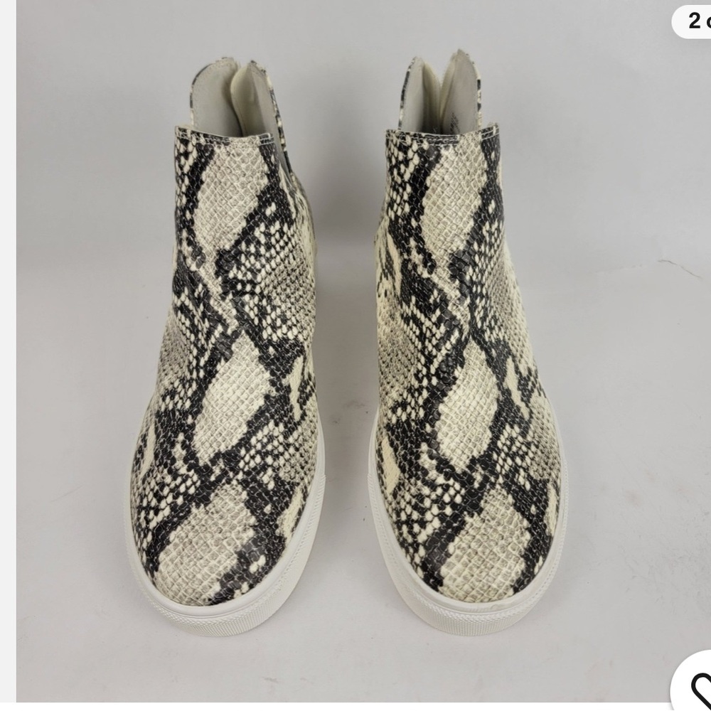 Steve Madden claud Black and White Snake Print high top Ankle Sneaker size 8